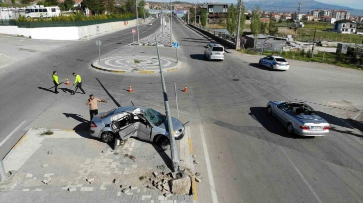 Alkollü direksiyon başına geçti, kaza yapınca "Bindirin götürün" dedi
