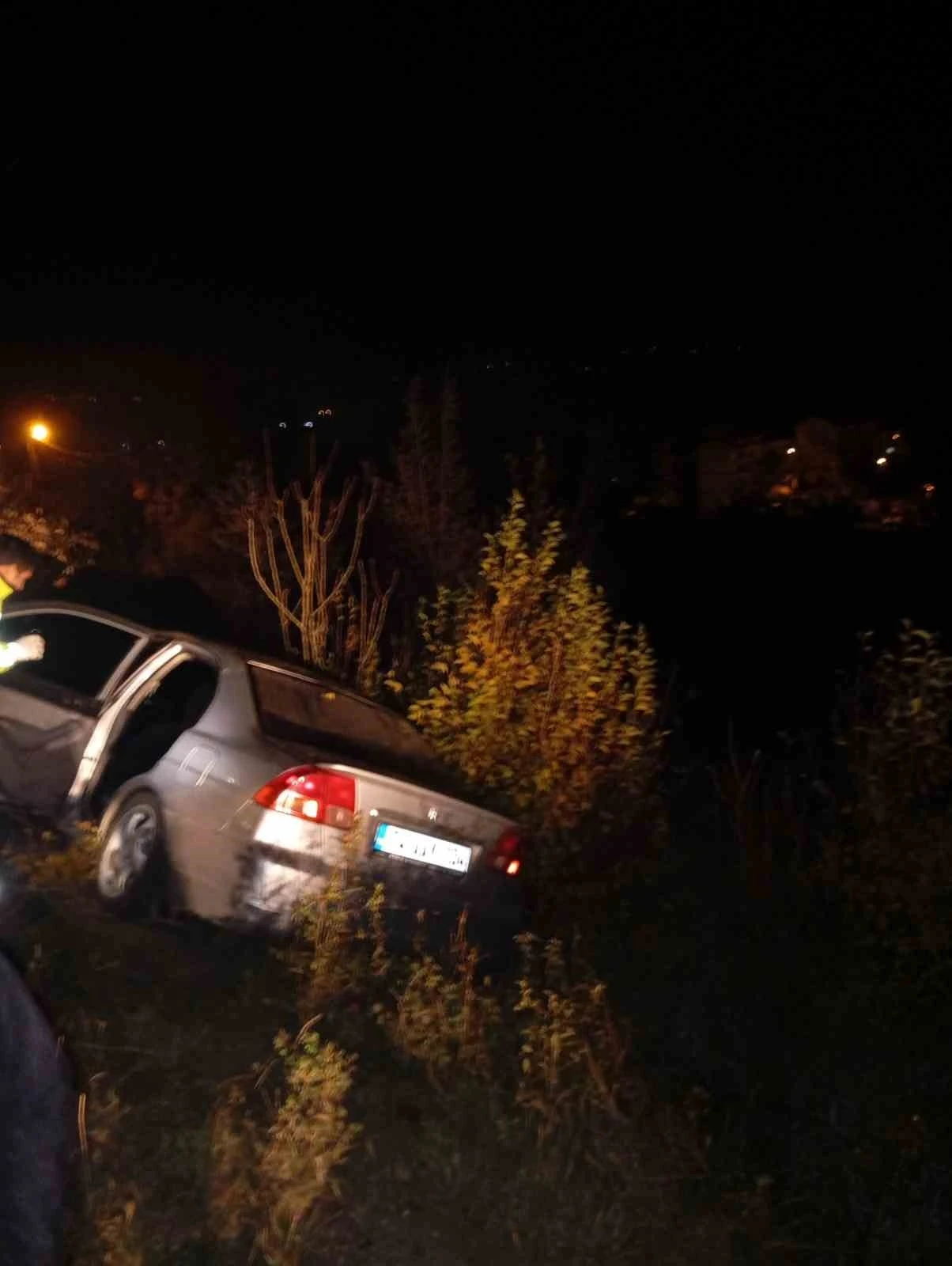 Alkollü sürücü polisten kaçarken kaza yaptı
