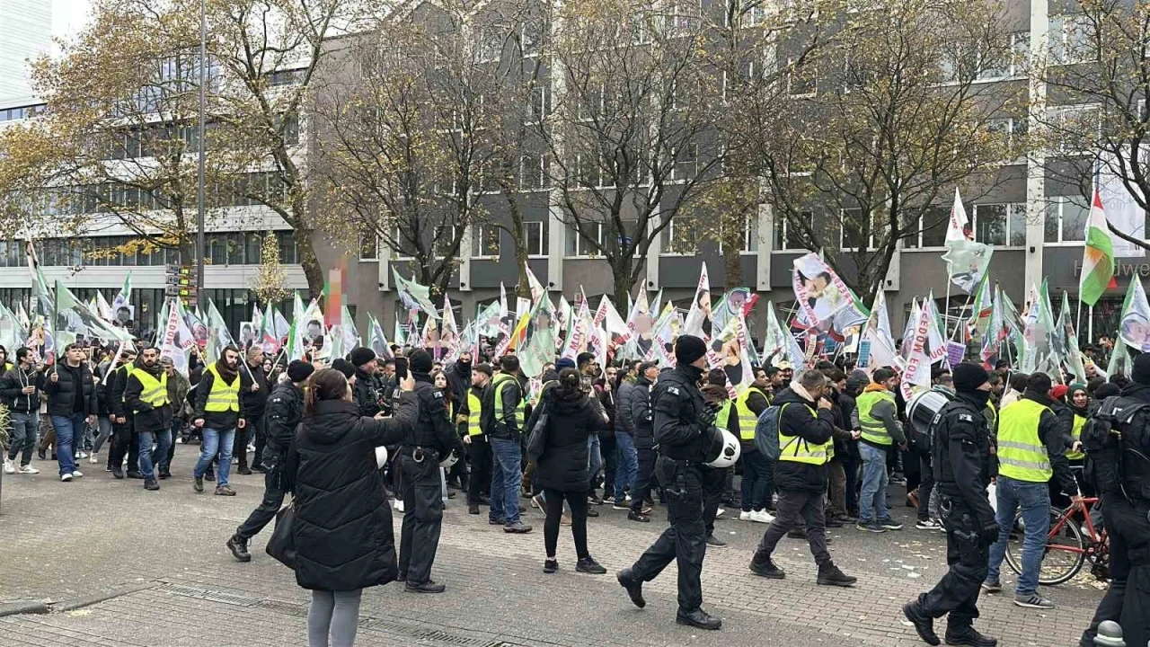 Almanya’da terör örgütü PKK yandaşları yürüyüş düzenledi
