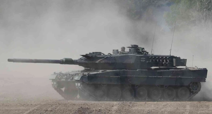 Almanya’dan Leopard tanklarının Ukrayna’ya gönderilmesine onay
