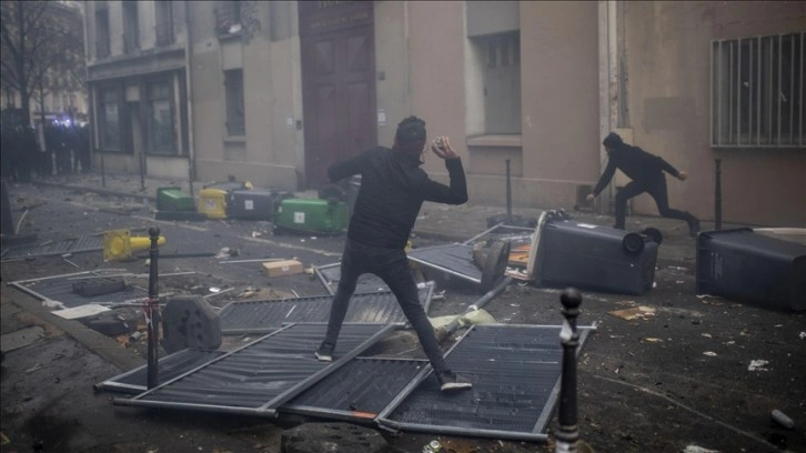 Almanya, terör örgütü PKK'nın Paris'teki şiddet eylemlerine sessiz kaldı