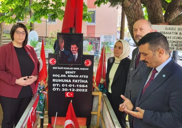 Alparslan Türkeş'in evlatlarından Bursa'da yaşayan Sinan Ateş'in ailesine taziye ziyareti 