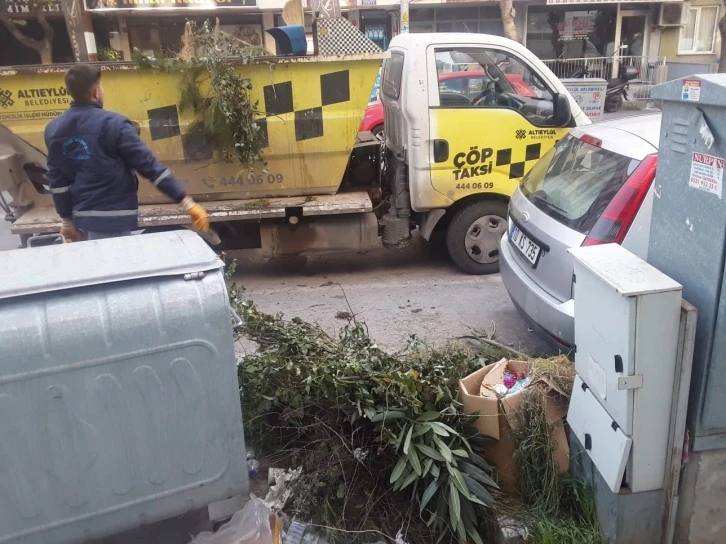 Altıeylül temizlik ekipleri bayramda görev başında
