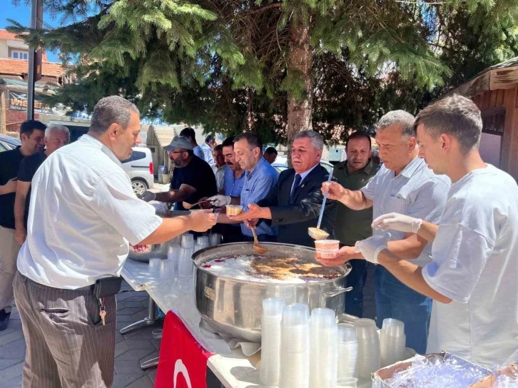 Altıntaş Belediyesinden aşure ikramı
