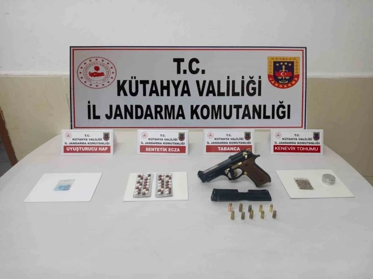 Altıntaş’ta köy evinde uyuşturucu ele geçirildi
