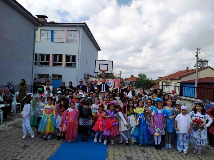 Altıntaş’ta "Geri Dönüşüm Muhteşem Olacak" isimli defile
