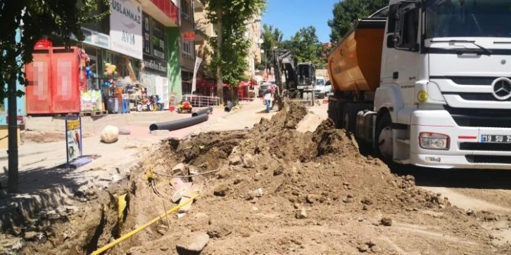 Altyapı çalışmaları sırasında doğalgaz borusu delindi
