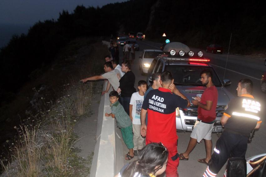 Duyarlı vatandaşlar ambulans ve polsi görünce durdu ve...