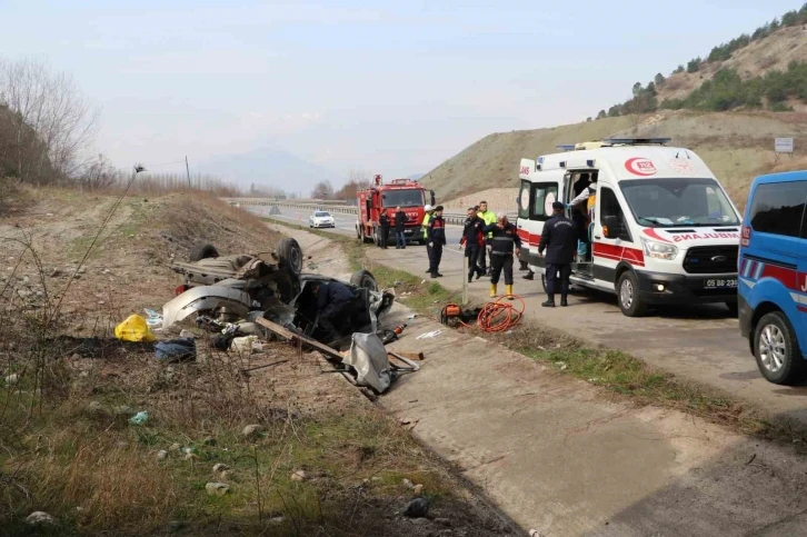 Cenaze yolunda feci kaza: 1 ölü, 1 yaralı