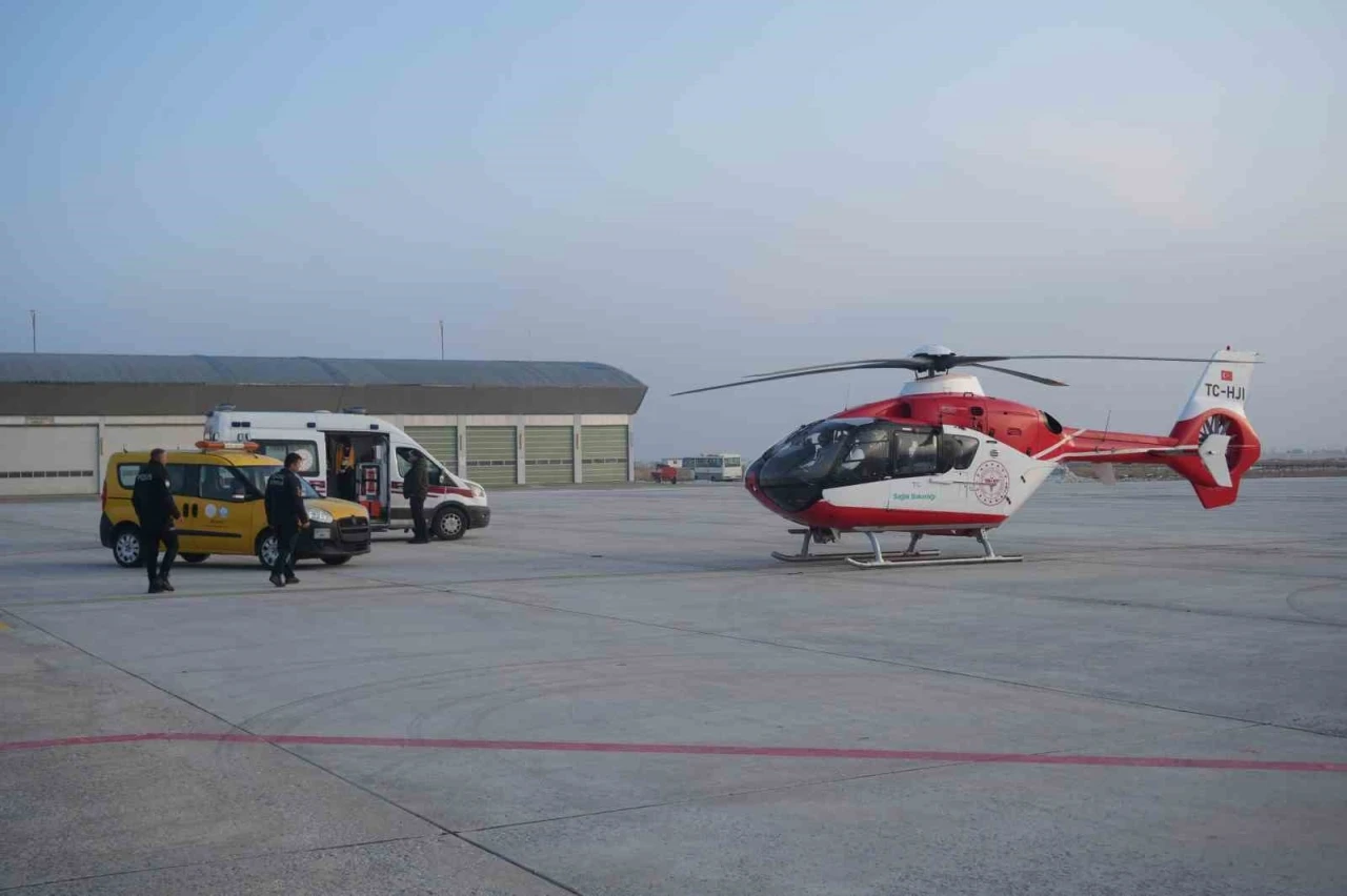 Ambulans helikopter bir günlük bebek için havalandı
