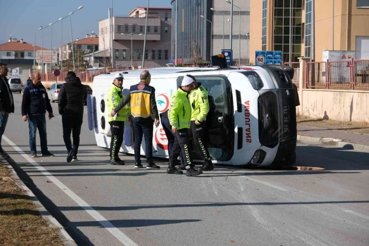 Ambulans ile Evde Sağlık Hizmetleri aracının karıştığı kazada 9 kişi yaralandı
