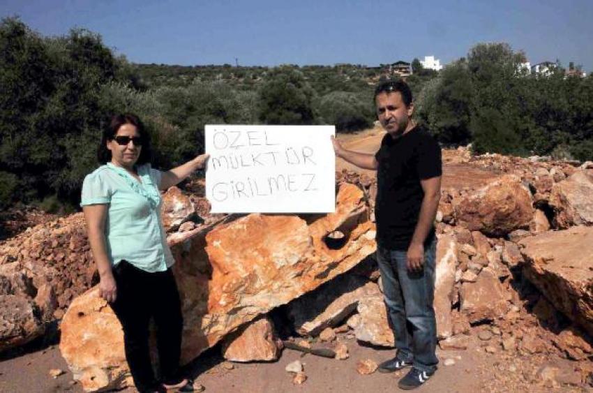 Parası ödenmeyince yolu kapattı