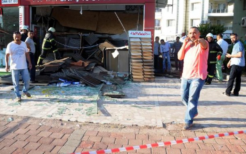 Dükkanın asma katı çökünce...