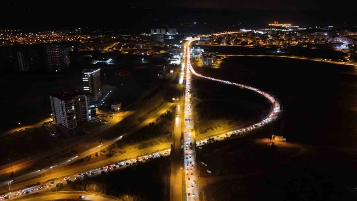 Anadolu’dan Batı’ya akın akın dönüyorlar: "Kilit kavşak" havadan görüntülendi
