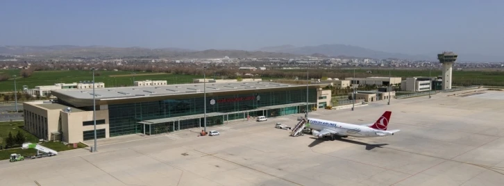 Anadolujet uçağı, Elazığ’a zorunlu iniş yaptı
