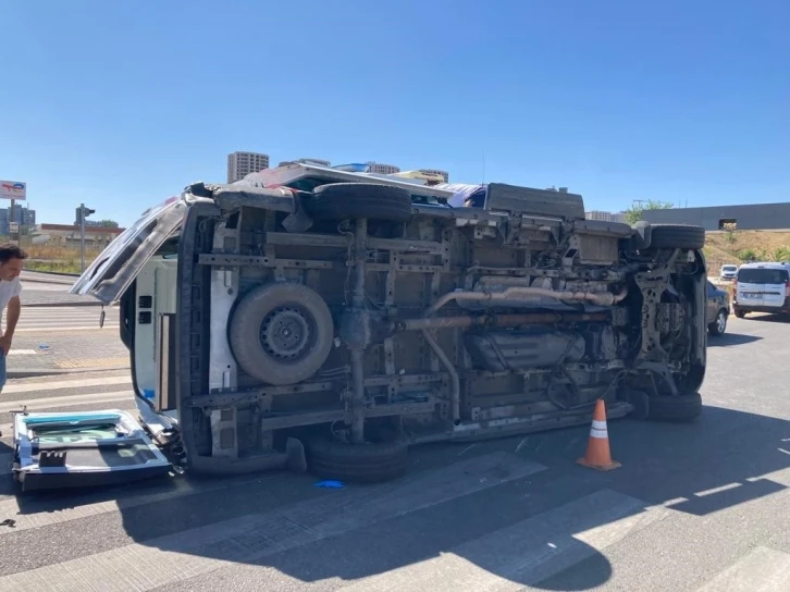 Ankara’da ambulans devrildi: 4 yaralı
