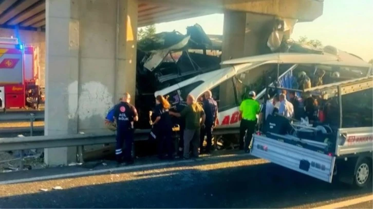 Ankara'da facia: Yolcu otobüsü köprünün ayağına saplandı! 