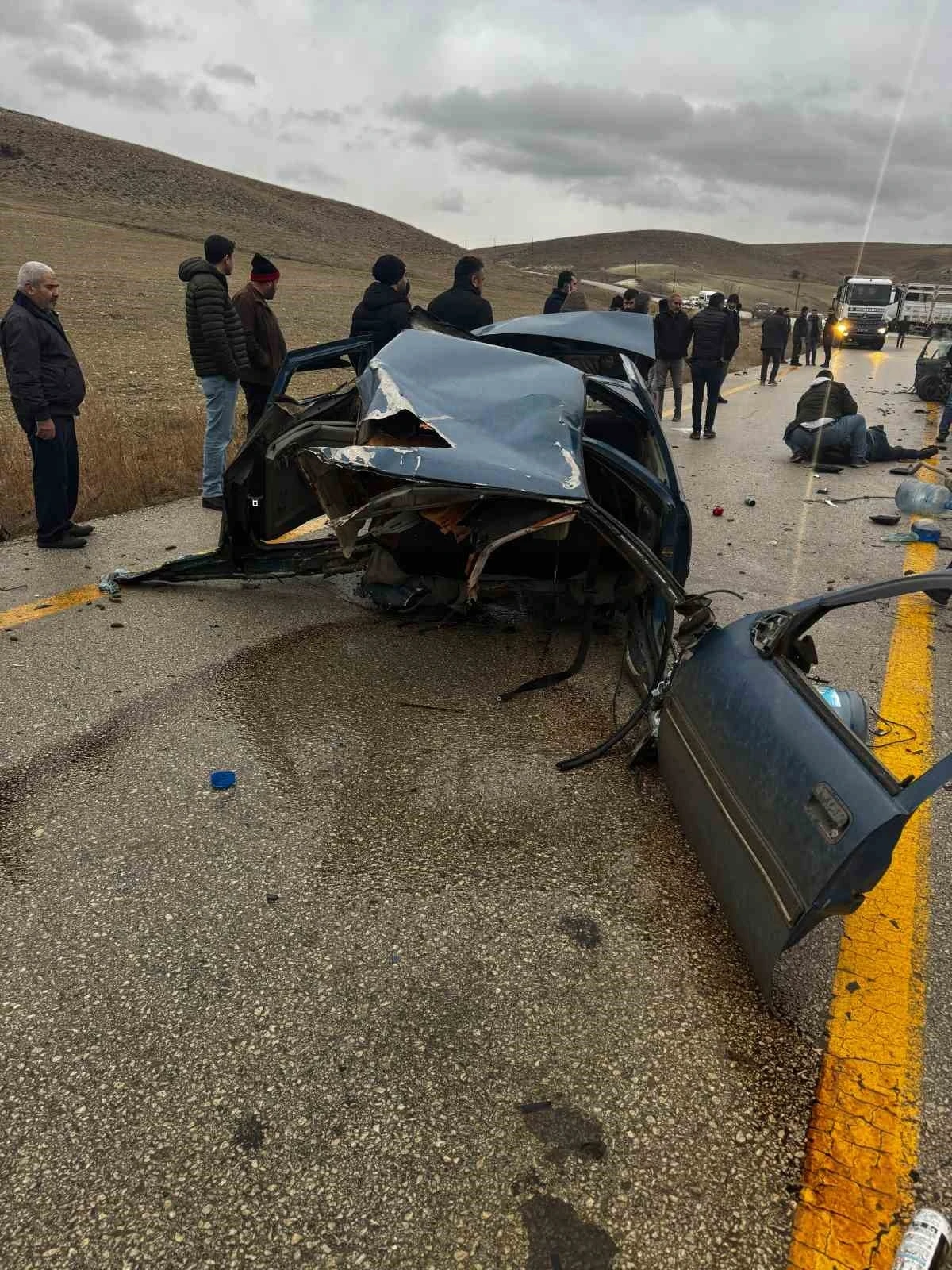 Ankara’da servis aracı ile otomobil çarpıştı: 1 ölü, 1’i ağır 10 yaralı
