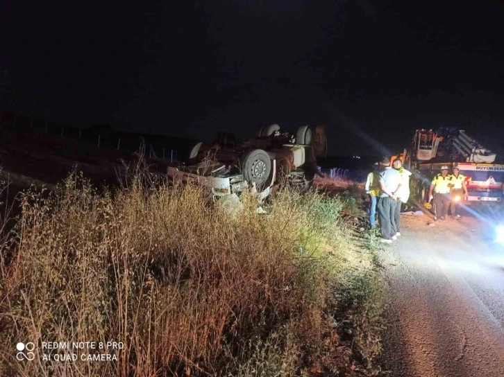 Ankara’da TIR tarlaya uçtu, sürücü hayatını kaybetti
