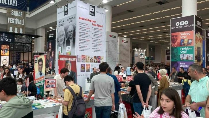 Ankara Kitap Fuarı’nda ziyaretçi yoğunluğu
