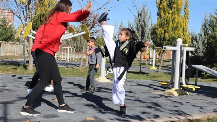 Anne ve babasının antrenörlüğünde Dünya Alpagut Şampiyonası'na hazırlanıyor