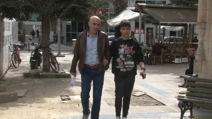 Annenin kaput üstündeki yolculuğuna babadan açıklama: "Ben cani değilim"
