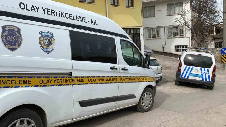 Annesiyle tartışan üvey babasını kalbinden bıçakladı
