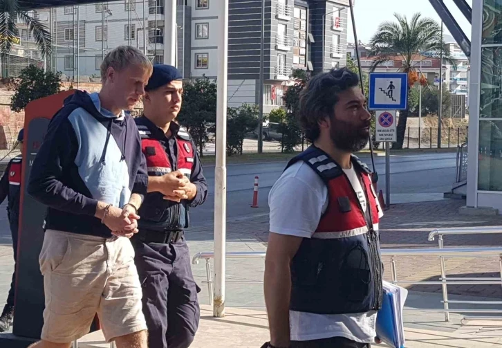 35 bin EURO'su gasp edildikten sonra 2 şüpheliyi aracıyla çarparak öldüren Ukraynalı turist tutuklandı