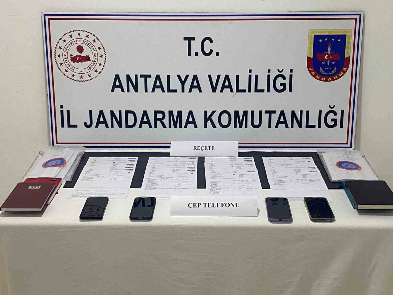 Antalya’da doktor, eczacı ve otel çalışanının karıştığı nitelikli dolandırıcılık
