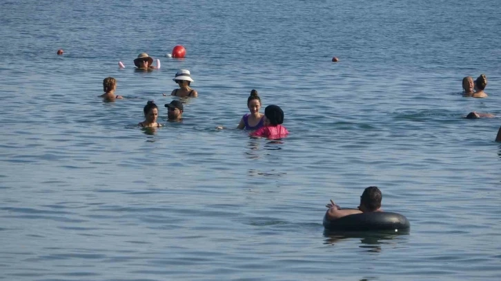 Antalya’da ekim sonunda deniz keyfi
