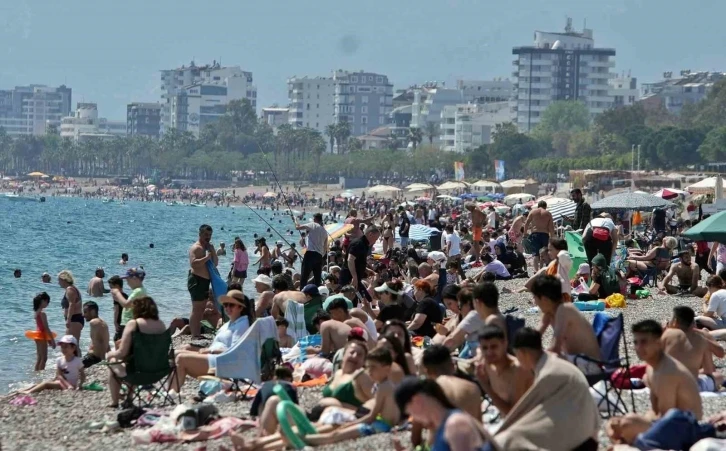 Antalya’da İstanbul’u aratmayan tatil yoğunluğu
