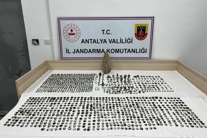 Antalya’da jandarmadan tarihi eser operasyonu
