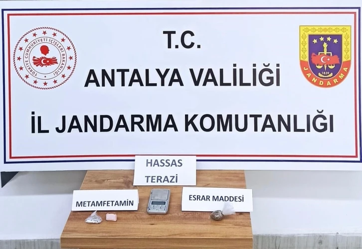 Antalya’da jandarmadan uyuşturucu operasyonları
