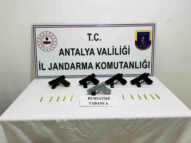 Antalya’da silah ve mühimmat kaçakçısı jandarmaya takıldı
