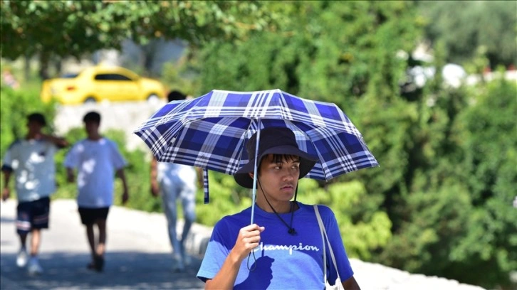 Antalya'da sıcak hava bunaltıyor