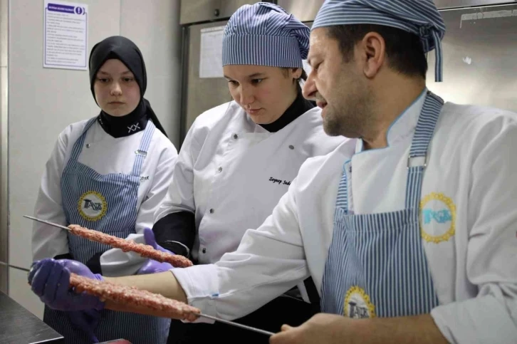 Antik Akademi’den aşçı adaylarına "kebap" eğitimi
