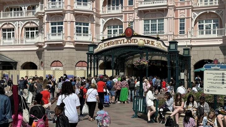 AP milletvekillerini taşıyan tren, Strazburg yerine yanlışlıkla Disneyland Paris'e gitti