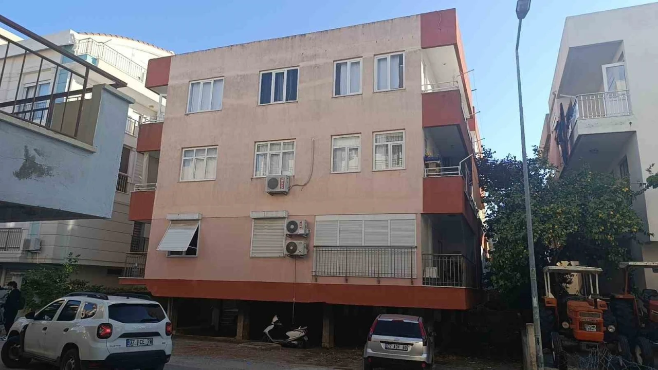 Apartman merdiveninde kalp krizi geçirip hayatını kaybetti
