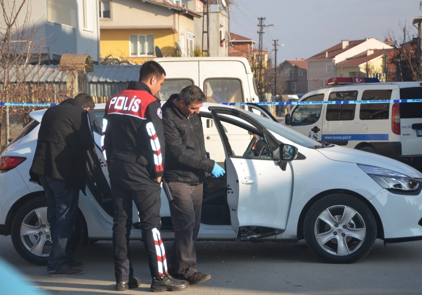 Bursa'da eski vekilin eşinin aracı kurşunlandı!