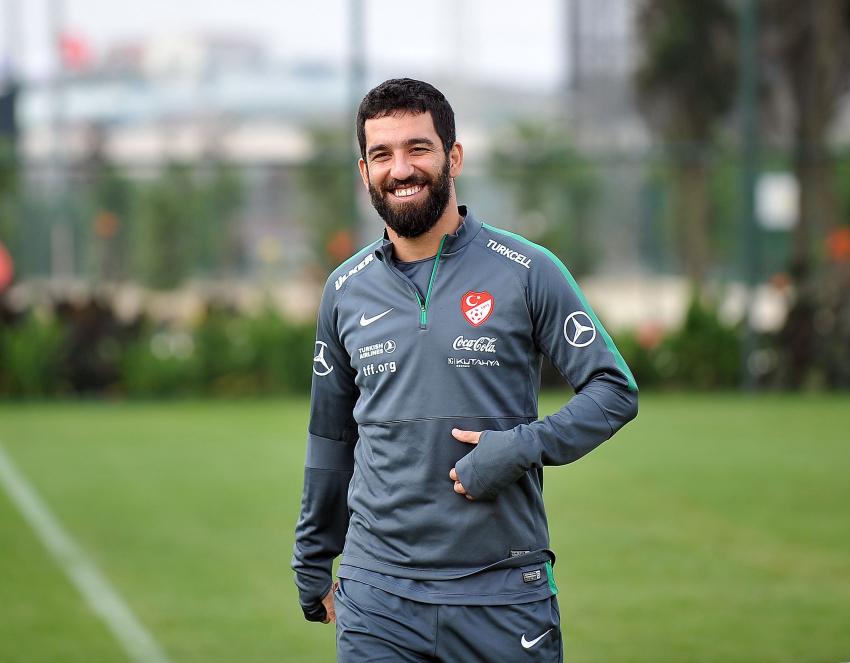 Arda Turan'dan Van Persie'e gönderme, 