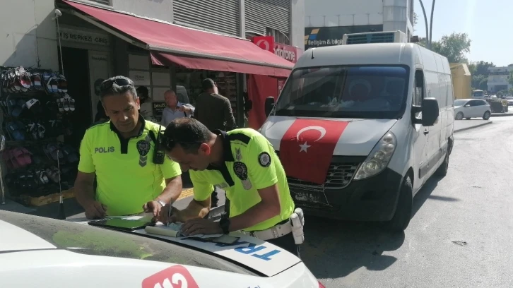 Aracına ceza yazılacağını öğrenince "Deprem bölgesine yardımdan dönüyorum" dedi ama ikna edemedi
