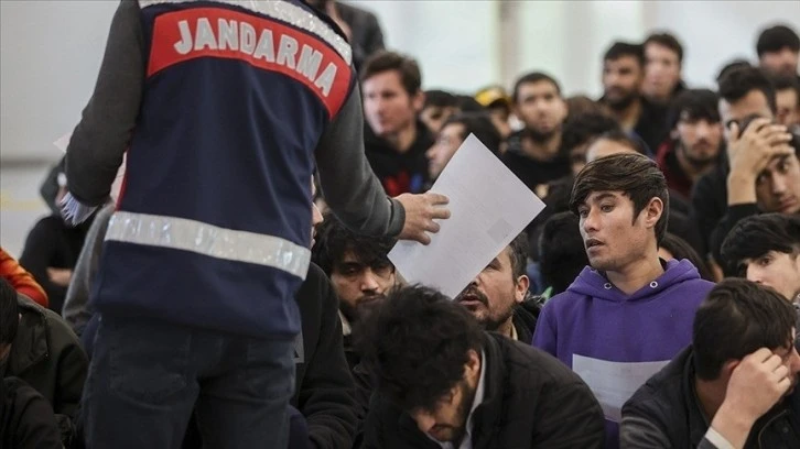 Aralarında Bursa'nın da olduğu 30 kentte bin 177 düzensiz göçmen yakalandı