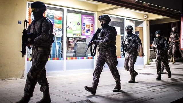 Aralarında Bursa'nın da olduğu çok sayıda ilde tefecilere baskın