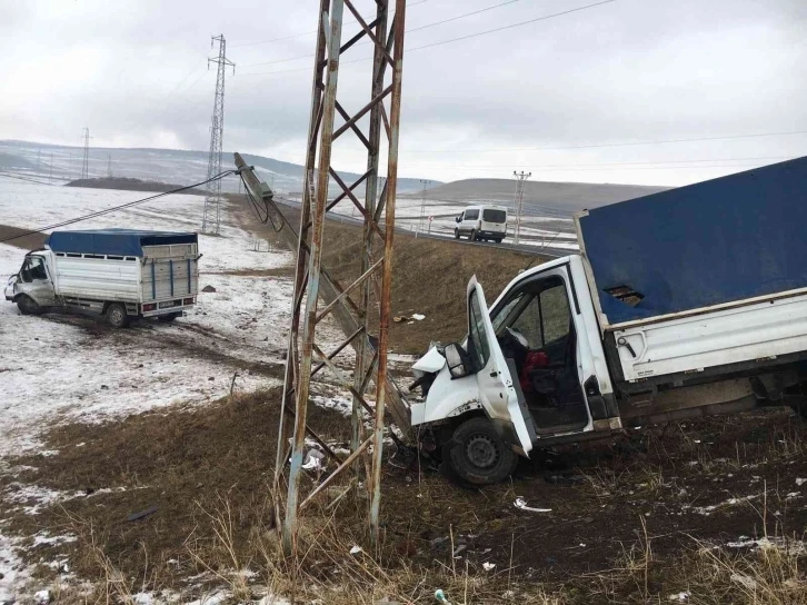 Ardahan’da 2 kamyonet çarpıştı: 4 yaralı
