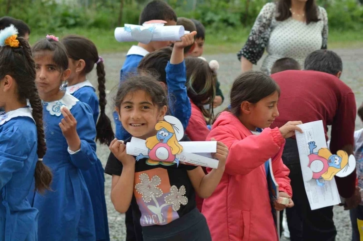 Ardahan’da öğrencilerin karne heyecanı
