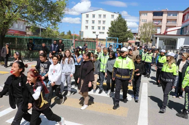 Ardahan’da trafik farkındalığı etkinliği
