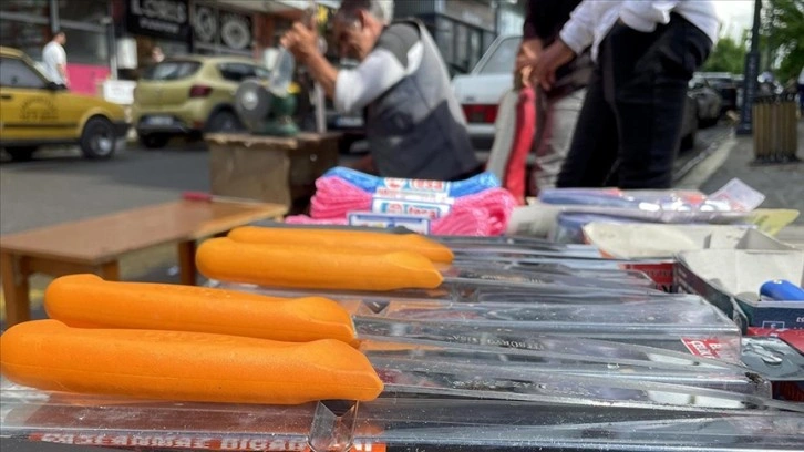 Ardahan'da bıçakçıların "Kurban Bayramı" mesaisi yoğunlaştı