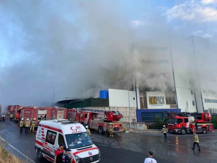 Arnavutköy Akpınar Sanayi Bölgesi’nde cam fabrikasında yangın