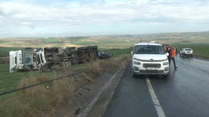 Arnavutköy’de hafriyat kamyonu ile otomobil çarpıştı: 1 yaralı
