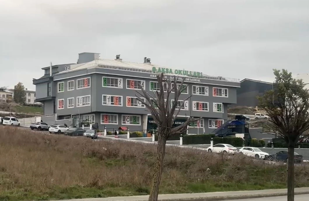 Arnavutköy’de okul kurşunlandı
